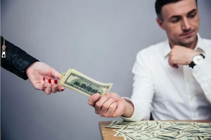 La relación deuda-ingreso del prestatario es tenida en cuenta por los prestamistas para aprobar o rechazar una solicitud de crédito (iStock)