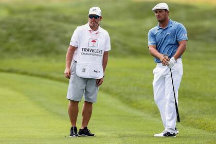 La relación entre Bryson DeChambeau y su caddie, Tim Tucker, tiene un segundo quiebre; ya no seguirán juntos.