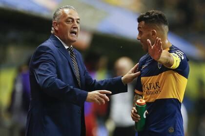 La relación entre Gustavo Alfaro y Carlos Tevez sufrió un vuelco durante la temporada