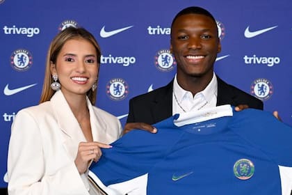 La relación entre Moisés Caicedo y Paola Salazar suele compararse con la historia de Lionel Messi y Antonela Roccuzzo