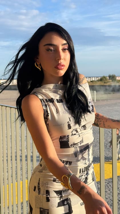 La relación entre Nicki Nicole y Lamine Yamal salió a la luz el 25 de agosto, cuando el jugador compartió imágenes del cumpleaños número 25 de la cantante, donde se los veía abrazados en un entorno decorado con flores y globos (Foto: Instagram @nicki.nicole)