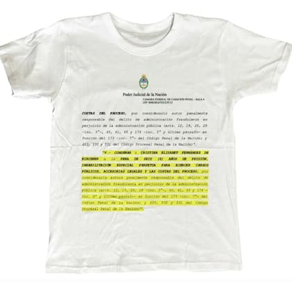 La remera con la condena a la expresidenta que se vende en plataformas digitales