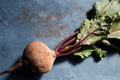 La remolacha se debe cocinar con la cáscara (Foto: Freepik)
