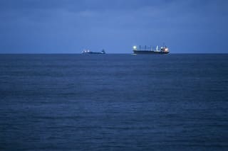 Drones marinos golpean barco de carga en el Mar Negro cerca de Bulgaria