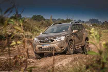 La Renault Duster Iconic 4x4 tiene un muy buen comportamiento tanto dentro como fuera del asfalto