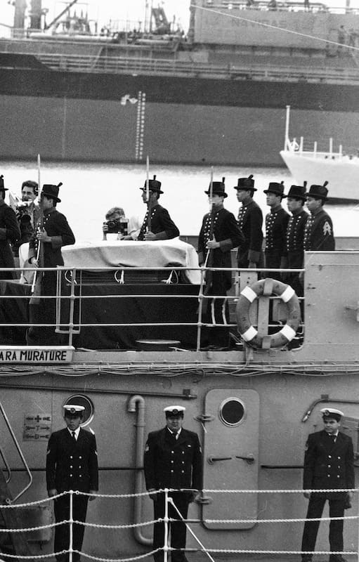 La repatriación de los restos de Juan Manuel de Rosas en el Ara Muratore, en 1989