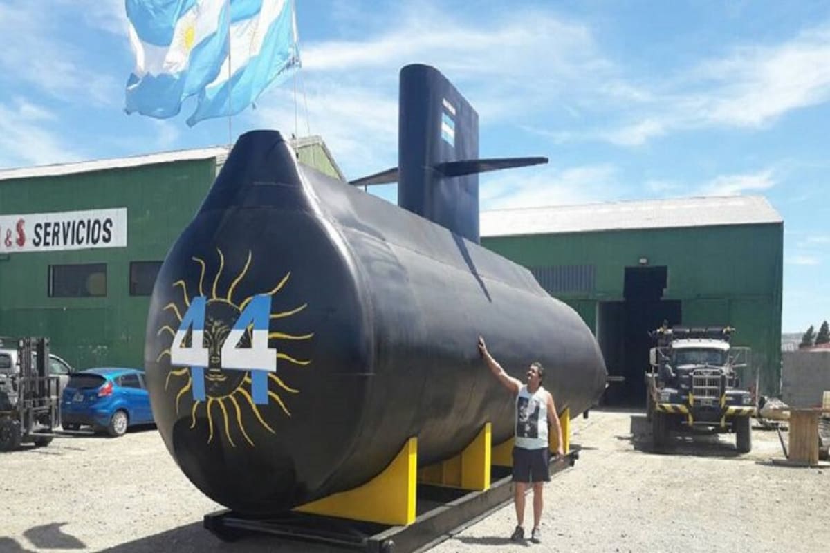 La réplica a escala del submarino ARA SAn Juan llegará a Mar del Plata este sábado. Mide 16 metros de largo y 5 de alto.
