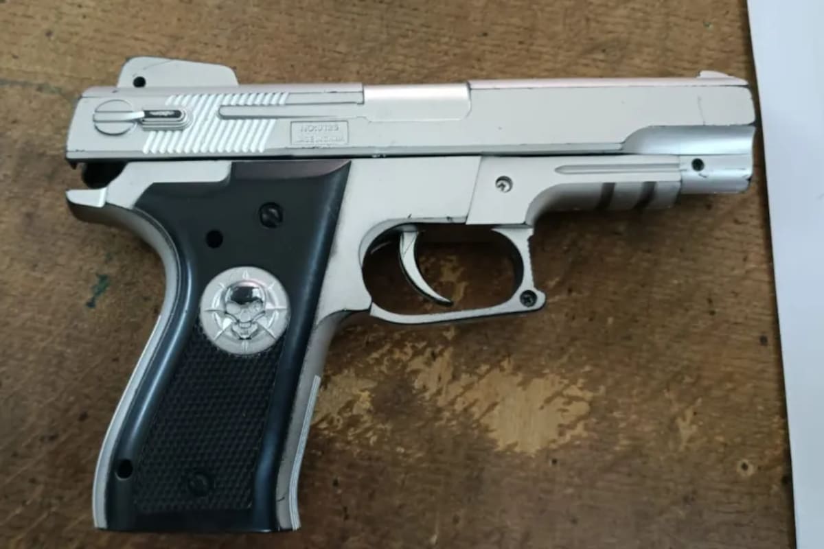 La réplica de la pistola secuestrada por la Policía, que llevó el alumno a una escuela de Las Heras Fuente foto: El Sol Mendoza