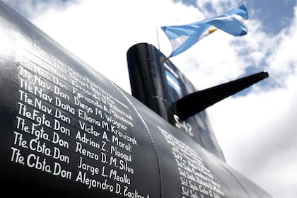Hoy se cumplen 4 años de la desaparición del submarino ARA San Juan (En foto: La réplica del submarino en la Base Naval de Mar del Plata)