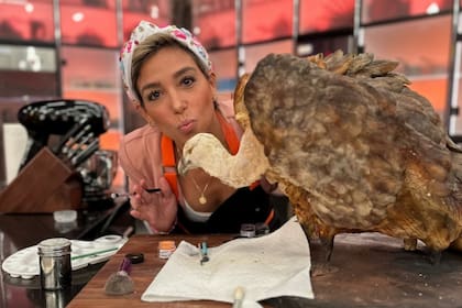 La repostera Vanessa Barceló brilló en un programa de cocina de Netflix con un pastel de sapo hiperrealista que celebró sus raíces cubanas y la comunidad latina de Miami