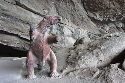 La representación del milodón en su cueva de Puerto Natales, Chile.