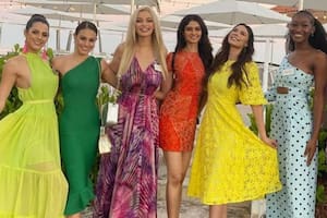 La representante argentina, Amira Hidalgo (izq.) y otras candidatas a Miss Mundo, en Puerto Rico