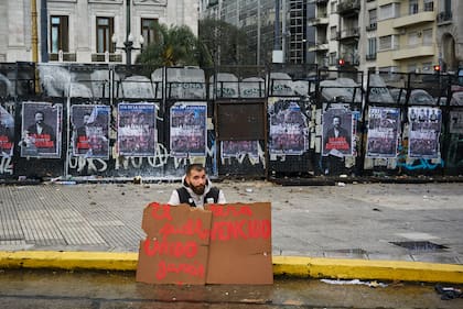 La represión se produjo frente al Congreso, donde miles de estudiantes, docentes y trabajadores reclamaban el cumplimiento de la Ley de Financiamiento Universitario, ratificada por la justicia