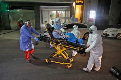 La residencia Carpe Diem ubicado en Recoleta fue evacuada ayer tras la aparición de 37 casos positivos de Covid-19