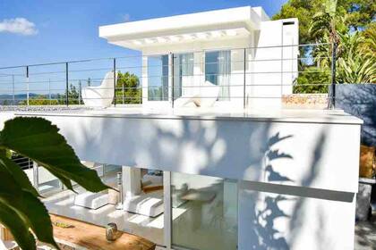 La residencia de descanso de Wanda y Mauro tiene una espectacular vista a la costa