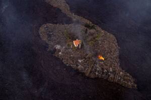 La residencia fue bautizada la "casa milagrosa" tras permanecer intacta en medio de la erupción del volcán de La Palma