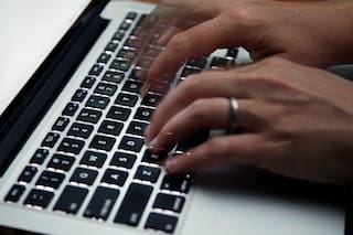 Tildó de “cornudo” y “coimero” a su expareja en redes y la Justicia la condenó a pagar $30 millones