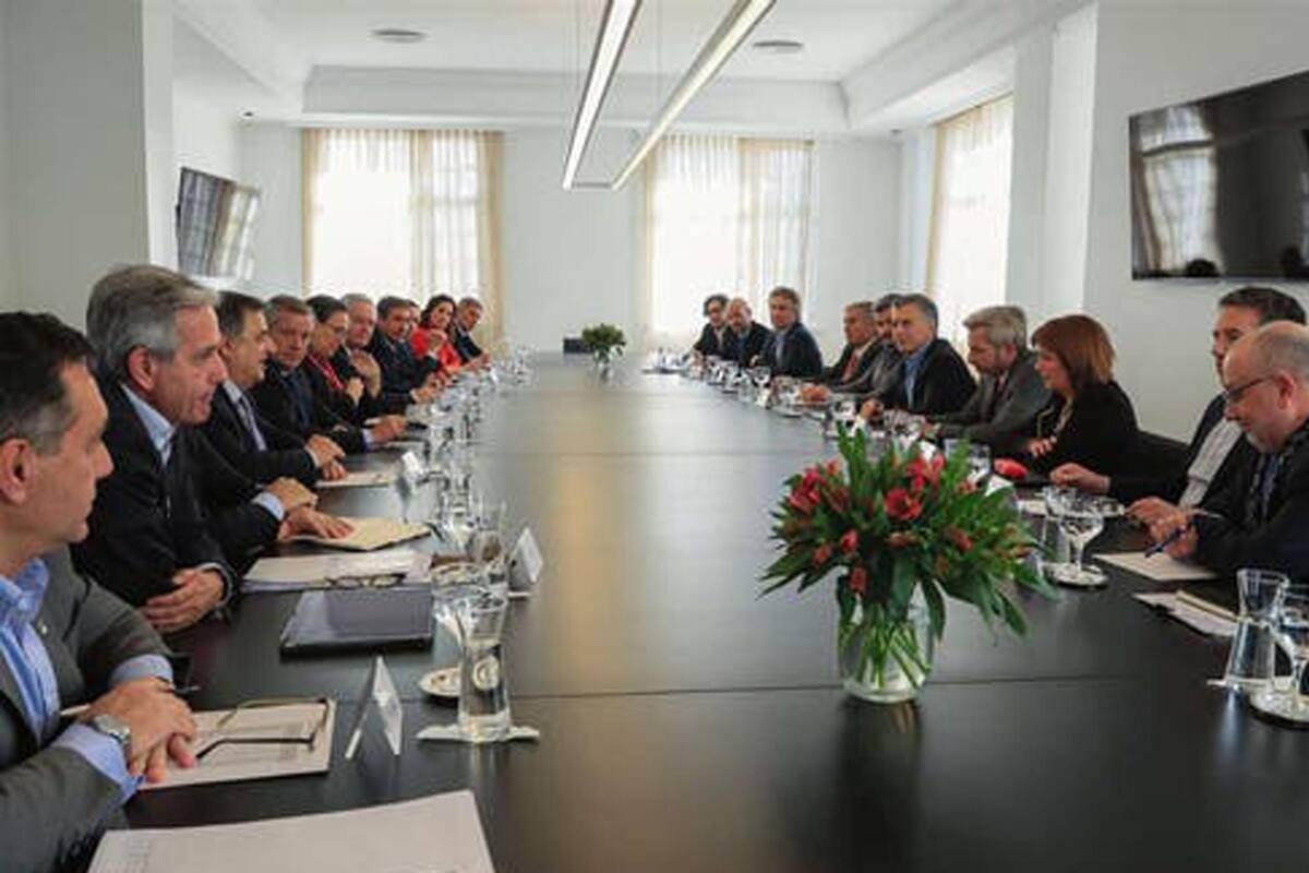 La reunión de gabinete de ayer incluyó a referentes del radicalismo; el clima de tensión fue perceptible