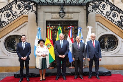 Argentina y Brasil negocian cambios en el Mercosur para facilitar un pacto comercial con Estados Unidos - Image 2