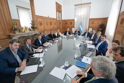 La reunión del Consejo de Mayo, a la que se sumaron expertos para las reformas laboral y tributaria