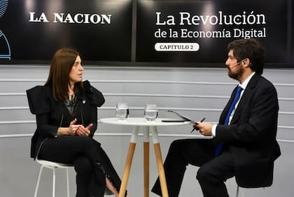 Rosana Mazza, socia de PwC Argentina especialista en Financial Services, con Ignacio Federico (LA NACION)