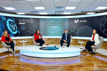 Cecilia Retegui (Zolvers), Myriam Álvarez Iturre (Telefónica Movistar), José Del Rio (LA NACION) y Lucrecia Cornejo (Diderot.Art)