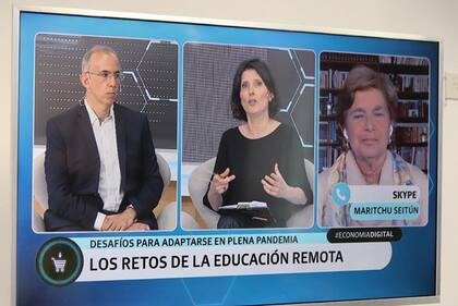 Gabriel Rshaid (izquierda) y Maritchu Seitún (derecha), junto a Luciana Vázquez, periodista de LA NACION y moderadora del panel