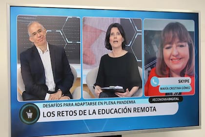 María Cristina Gómez (a la derecha) se sumó al encuentro de manera remota