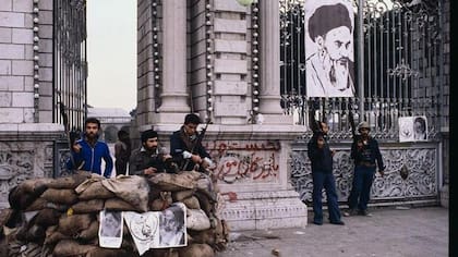 La Revolución iraní de 1979 dio pie a un gobierno islámico que rechazaba todo tipo de influencia occidental