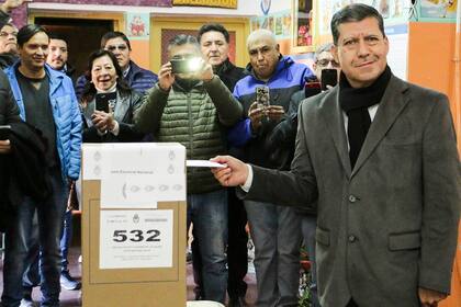 La Rioja: El Gobernador Sergio Casas de La Rioja votó en la Esc.n°277