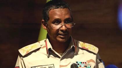 La rivalidad entre el general Mohamed Hamdan Dagalo (en la foto) y el general Abdel Fattah al-Burhan está en el centro de la disputa.