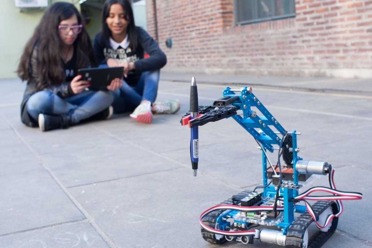 La robótica será central en una de las nuevas orientaciones que tendrán los colegios secundarios nacionales