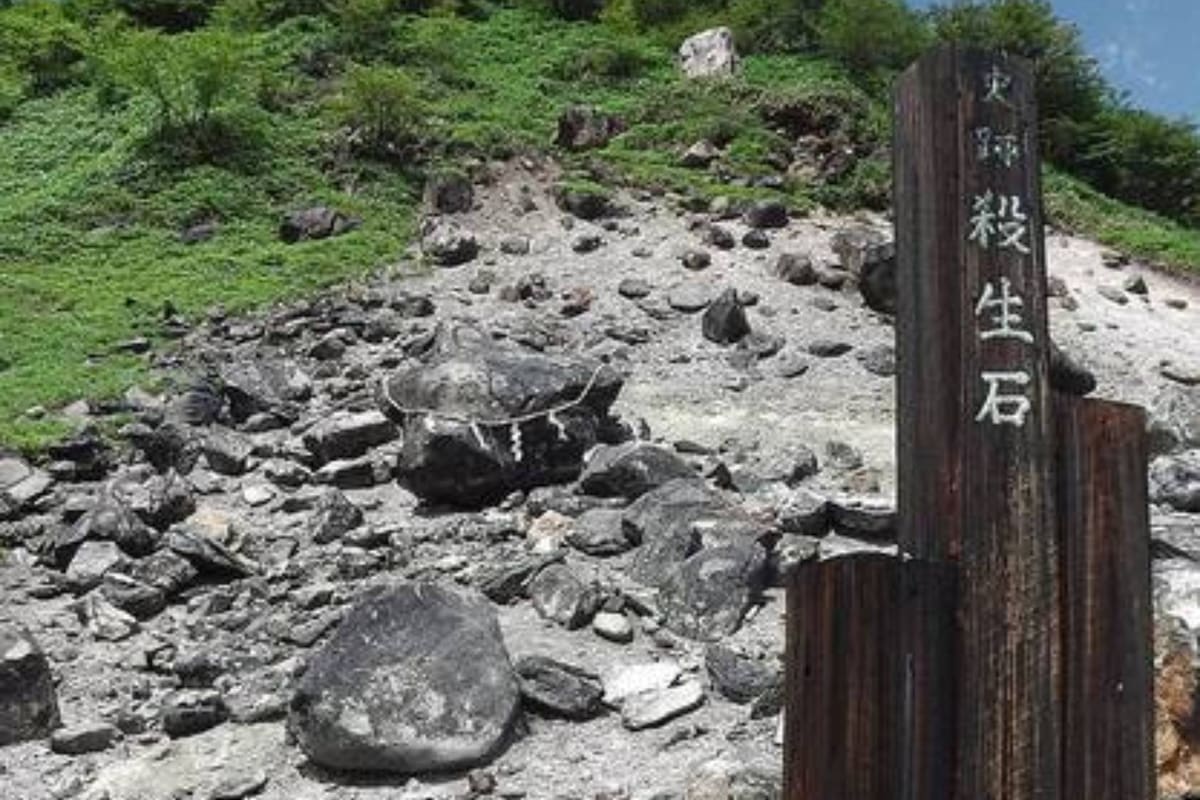 La roca partida supuestamente liberó a un demonio