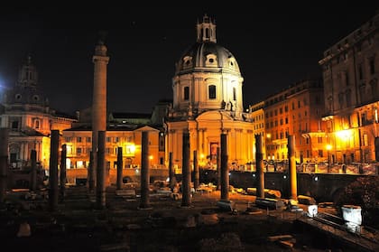 La Roma antigua durante la noche