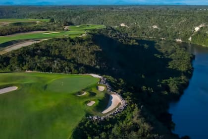 La Romana es uno de los destinos preferidos en República Dominicana, por sus encantos naturales y sus canchas de gol