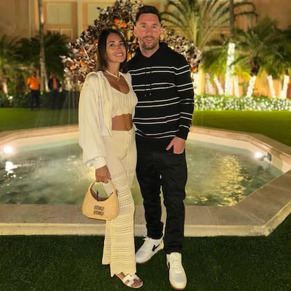 La romántica postal de Anto Roccuzzo y Leo Messi (Foto: Instagram @leomessi)