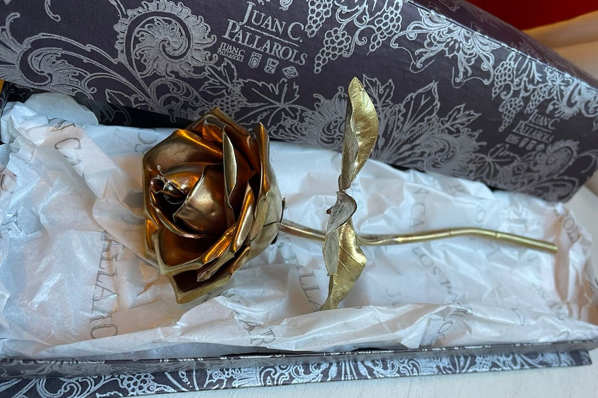 La "rosa de la paz" que se sorteará entre los que donen $5000 para Fátima