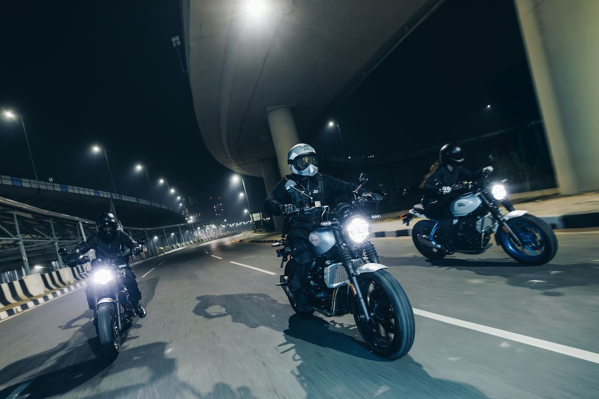 La Royal Enfield GRR 450 se ofrecerá en los colores Smoke Silver, Peix Bronze, Gold Dip, Yellow Ribbon, Brava Blue y Playa Black