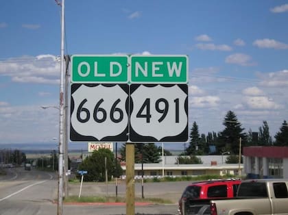 La Ruta 666 recorre los estados de Colorado, Nuevo México y Utah; obtuvo su nombre original debido a su extensión de 192 millas en los estados mencionados.