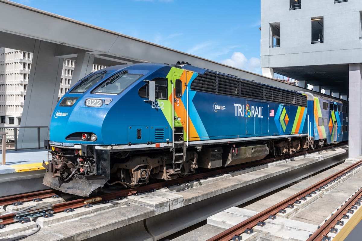 La ruta es directa: la estación de destino es el Miami Intermodal Center, ubicado junto al Aeropuerto Internacional de Miami