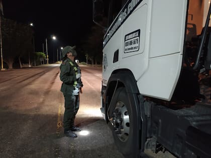 La Ruta Nacional 34 es un importante corredor utilizado por criminales; allí, los controles son constantes y fue este uno de los motivos que permitió a Gendarmería encontrar documentación clave para detectar los robos de caños
