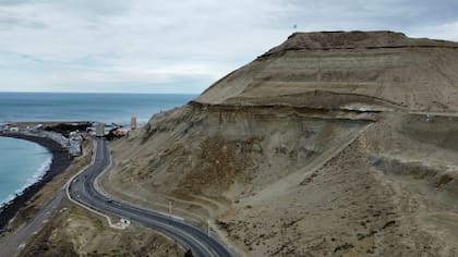 La ruta nacional Nº3 no solo conecta a las ciudades del norte y sur del país, sino que además se utiliza como vía diaria de circulación para unir barrios de las zonas norte y sur de Comodoro Rivadavia