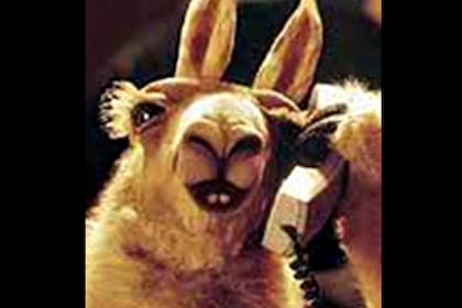 La saga de "La Llama que llama" nació en los 90 como una campaña de Agulla & Baccetti para Telecom y ahora los personajes vuelven una colección de NFT