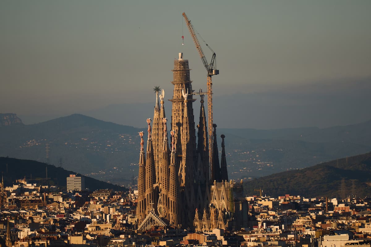 La Sagrada Familia de Barcelona alcanzó los 162 metros de altura y se convirtió en la iglesia más alta del mundo