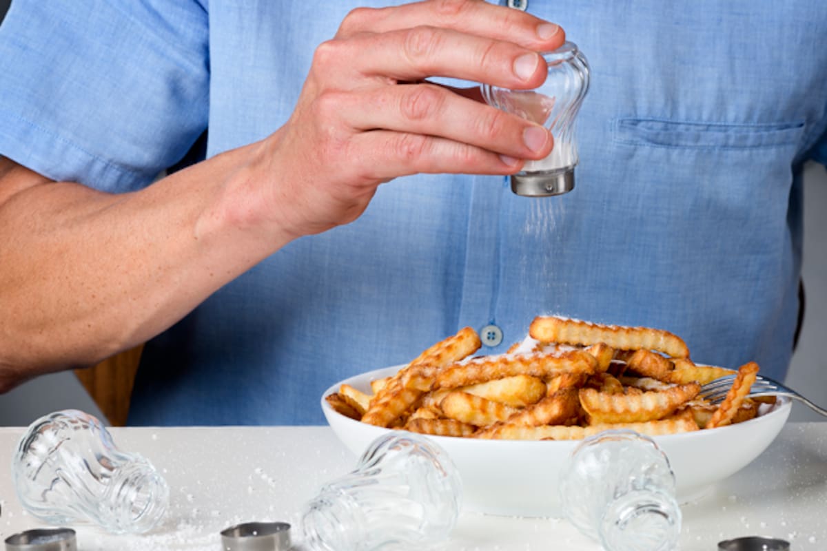 La sal de mesa, un arma de doble filo cuyo consumo hay que regular