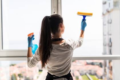 La sal desinfecta y elimina la suciedad de las ventanas