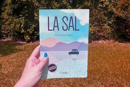 "La sal", primera novela de Adriana Riva, es uno de los best sellers de Odelia