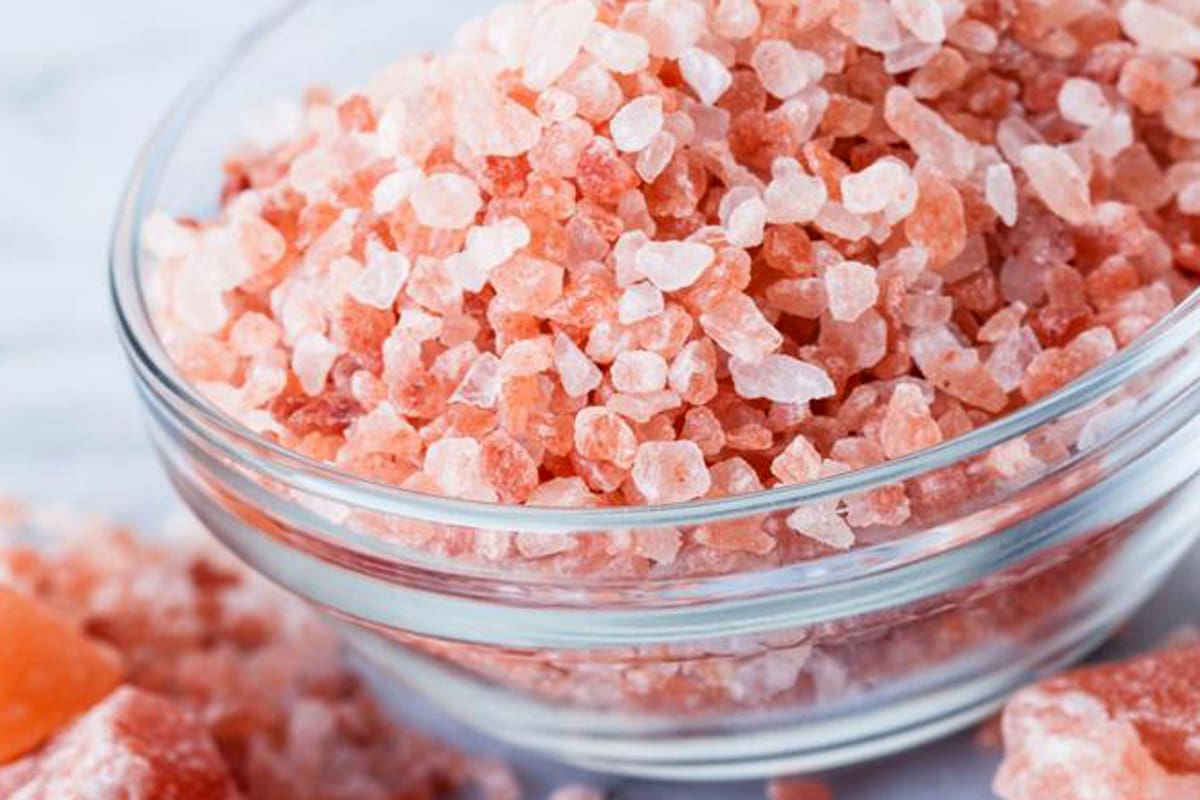 La sal rosa del Himalaya ha ganado espacio en los supermercados por sus supuestos micronutrientes