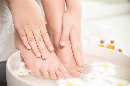 La sal y el bicarbonato se pueden combinar para un tratamiento en los pies (Foto: Freepik)
