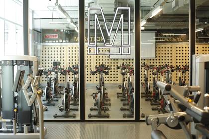 La sala de ciclismo es el hit de esta nueva sucursal.